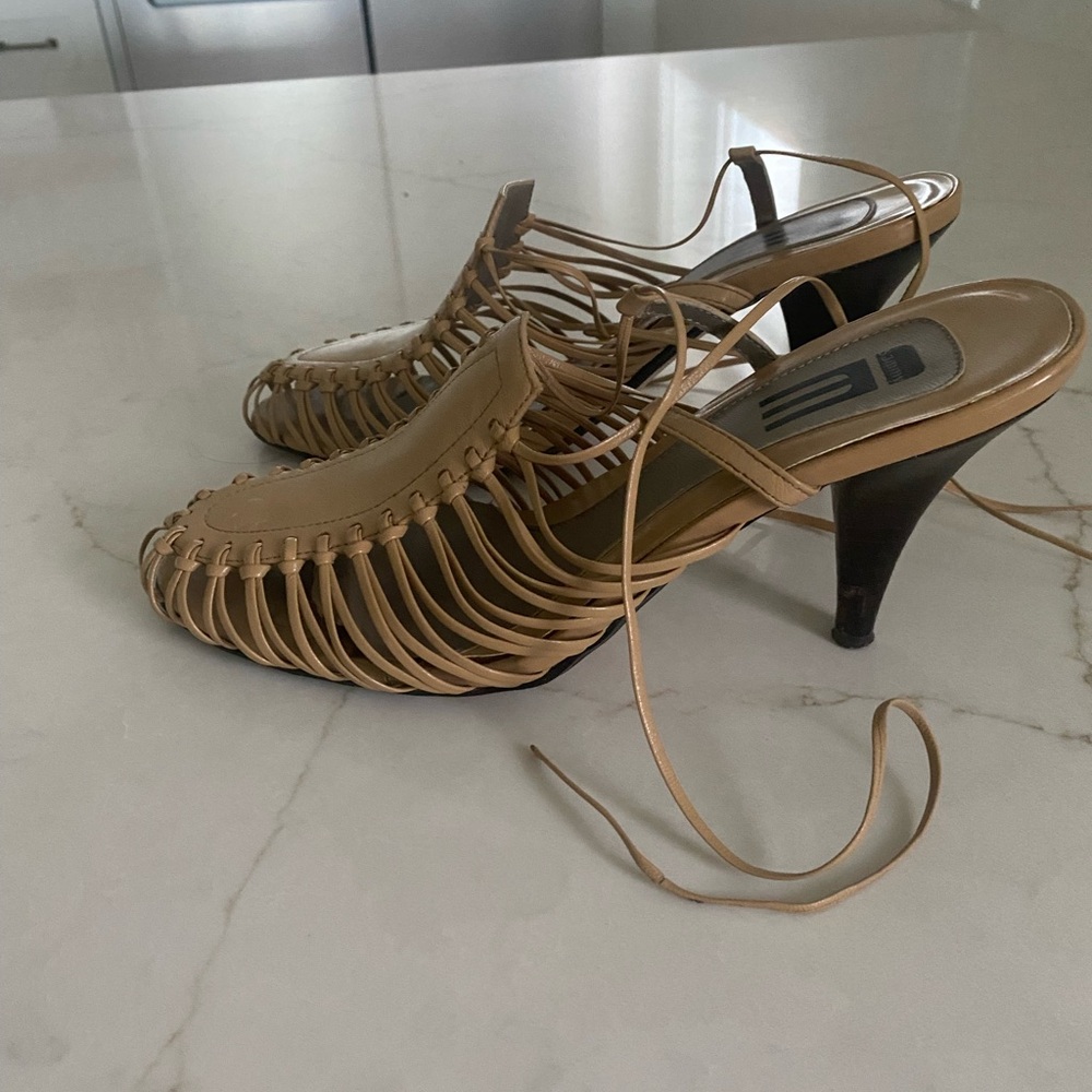 Cream color. Lace around ankle.